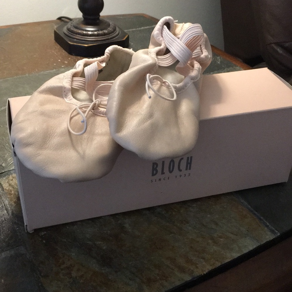 Bloch, 6,5, pink ballet shoes. Brand new.